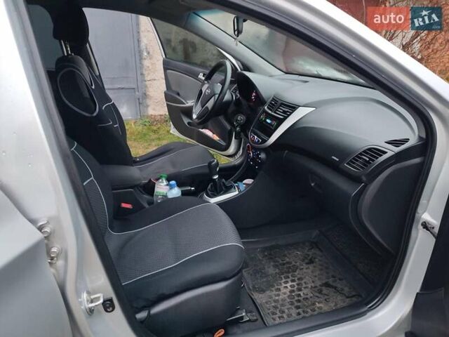 Серый Хендай Акцент, объемом двигателя 1.4 л и пробегом 177 тыс. км за 6100 $, фото 17 на Automoto.ua