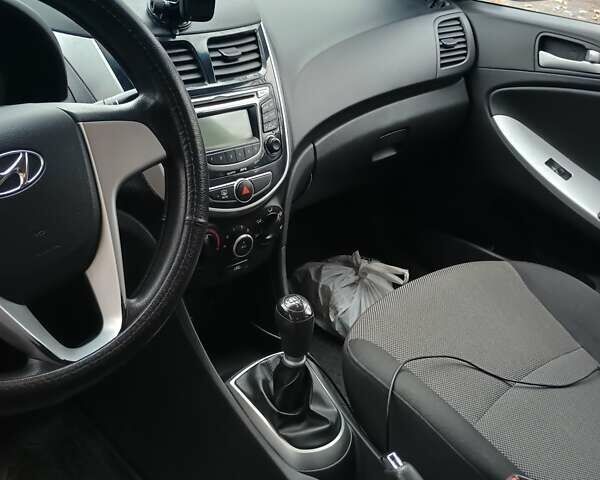 Серый Хендай Акцент, объемом двигателя 1.4 л и пробегом 128 тыс. км за 7150 $, фото 15 на Automoto.ua
