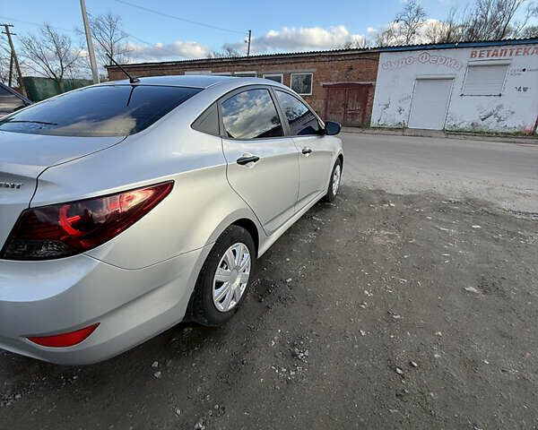 Серый Хендай Акцент, объемом двигателя 1.4 л и пробегом 242 тыс. км за 6100 $, фото 3 на Automoto.ua