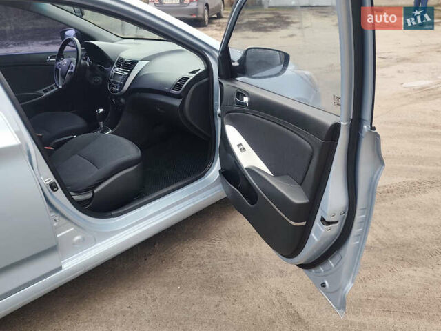 Серый Хендай Акцент, объемом двигателя 1.6 л и пробегом 267 тыс. км за 6500 $, фото 19 на Automoto.ua