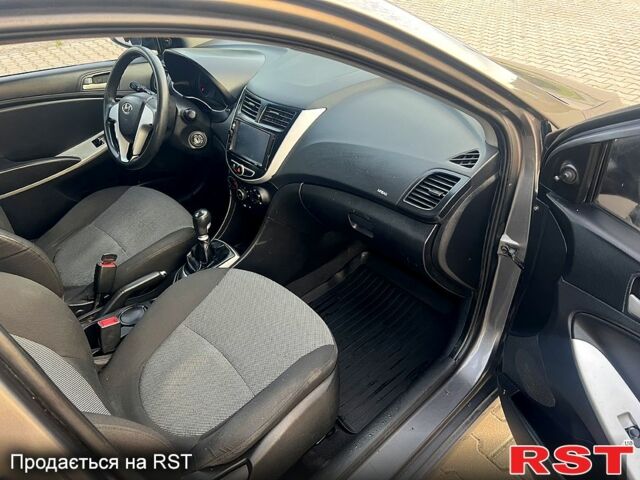 Серый Хендай Акцент, объемом двигателя 1.4 л и пробегом 200 тыс. км за 5700 $, фото 1 на Automoto.ua