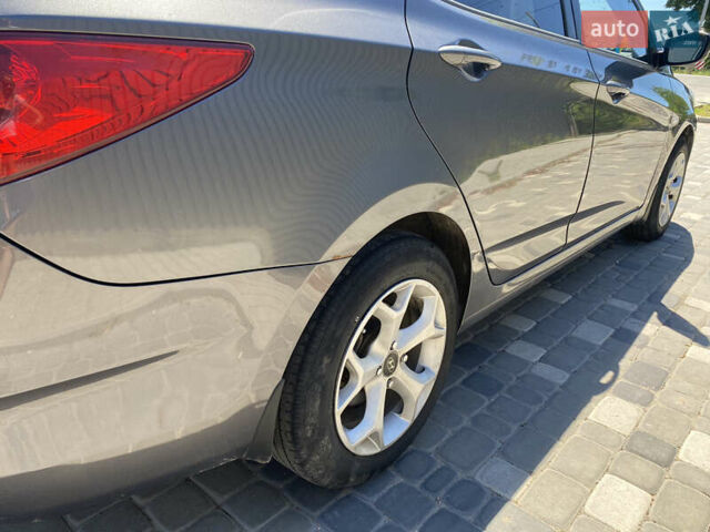 Серый Хендай Акцент, объемом двигателя 1.4 л и пробегом 200 тыс. км за 6950 $, фото 17 на Automoto.ua