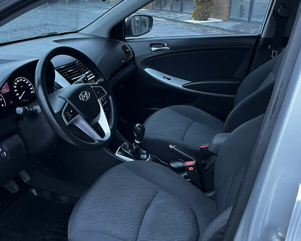 Серый Хендай Акцент, объемом двигателя 1.4 л и пробегом 79 тыс. км за 8100 $, фото 15 на Automoto.ua