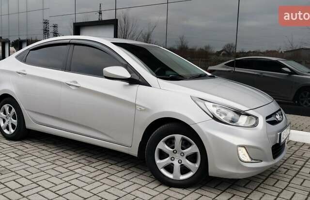 Серый Хендай Акцент, объемом двигателя 1.4 л и пробегом 175 тыс. км за 7500 $, фото 3 на Automoto.ua