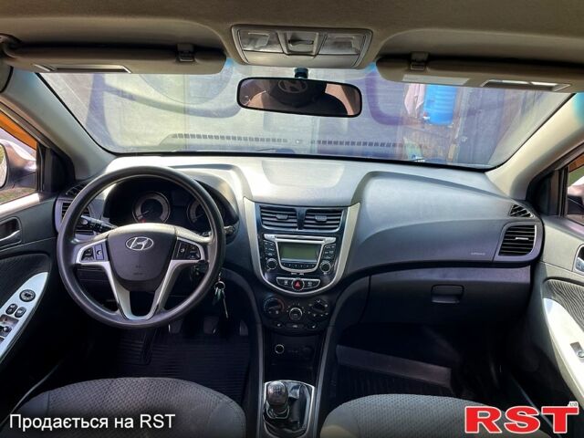 Серый Хендай Акцент, объемом двигателя 1.4 л и пробегом 290 тыс. км за 4600 $, фото 9 на Automoto.ua