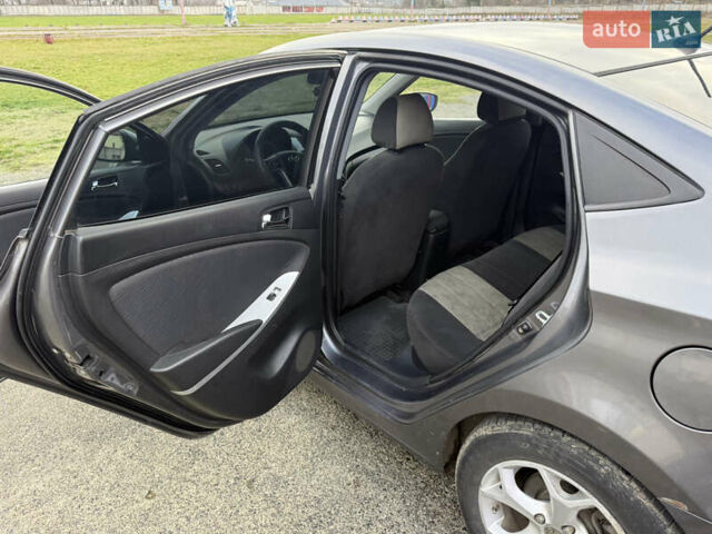 Серый Хендай Акцент, объемом двигателя 1.4 л и пробегом 206 тыс. км за 6400 $, фото 32 на Automoto.ua
