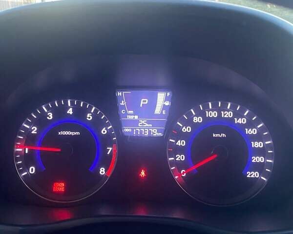 Сірий Хендай Акцент, об'ємом двигуна 1.4 л та пробігом 177 тис. км за 6000 $, фото 10 на Automoto.ua