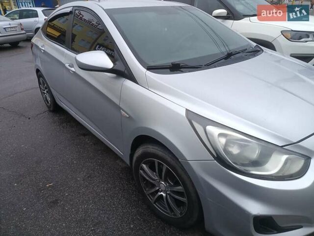 Серый Хендай Акцент, объемом двигателя 1.4 л и пробегом 316 тыс. км за 5800 $, фото 1 на Automoto.ua