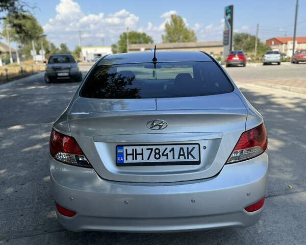 Серый Хендай Акцент, объемом двигателя 1.4 л и пробегом 181 тыс. км за 5850 $, фото 4 на Automoto.ua