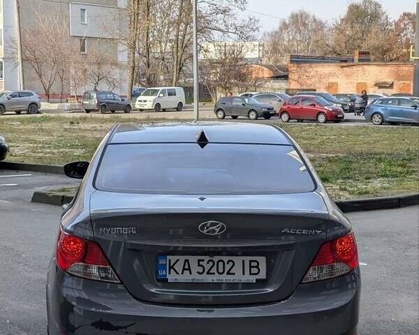 Серый Хендай Акцент, объемом двигателя 1.4 л и пробегом 233 тыс. км за 6250 $, фото 5 на Automoto.ua