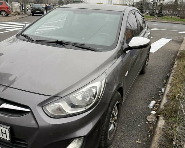 Серый Хендай Акцент, объемом двигателя 1.4 л и пробегом 182 тыс. км за 6100 $, фото 4 на Automoto.ua