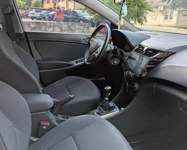 Сірий Хендай Акцент, об'ємом двигуна 1.6 л та пробігом 126 тис. км за 8600 $, фото 6 на Automoto.ua