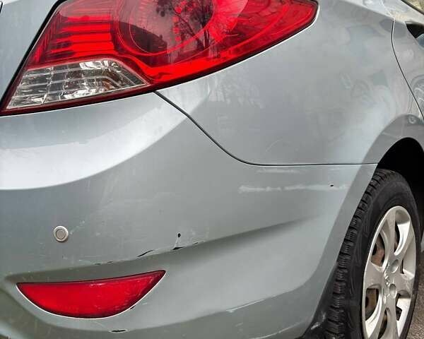 Серый Хендай Акцент, объемом двигателя 1.4 л и пробегом 140 тыс. км за 6800 $, фото 10 на Automoto.ua