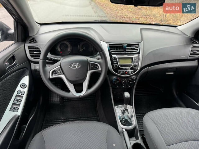 Серый Хендай Акцент, объемом двигателя 1.4 л и пробегом 125 тыс. км за 7500 $, фото 11 на Automoto.ua