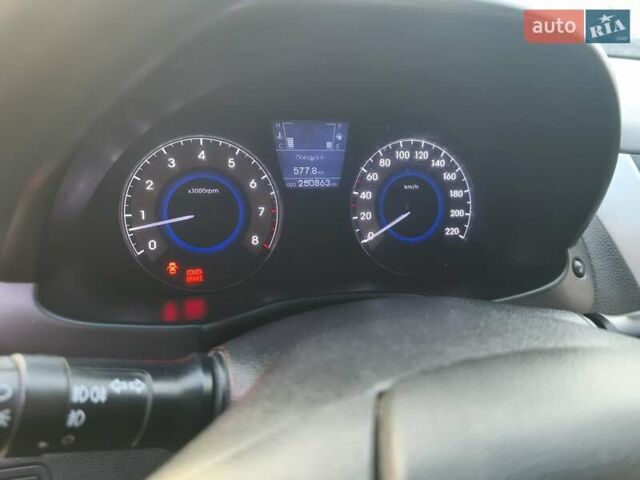 Серый Хендай Акцент, объемом двигателя 1.59 л и пробегом 251 тыс. км за 4900 $, фото 5 на Automoto.ua