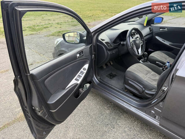 Серый Хендай Акцент, объемом двигателя 1.4 л и пробегом 206 тыс. км за 6400 $, фото 28 на Automoto.ua