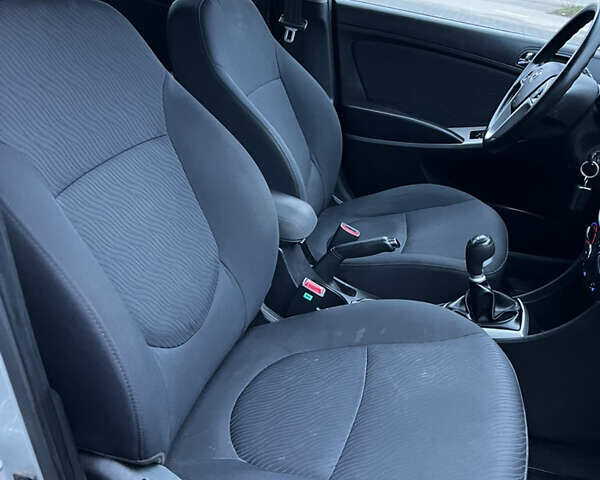 Серый Хендай Акцент, объемом двигателя 1.4 л и пробегом 79 тыс. км за 8100 $, фото 23 на Automoto.ua