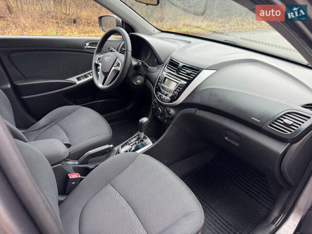 Серый Хендай Акцент, объемом двигателя 1.4 л и пробегом 125 тыс. км за 7500 $, фото 9 на Automoto.ua