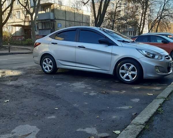 Сірий Хендай Акцент, об'ємом двигуна 1.4 л та пробігом 176 тис. км за 6300 $, фото 3 на Automoto.ua