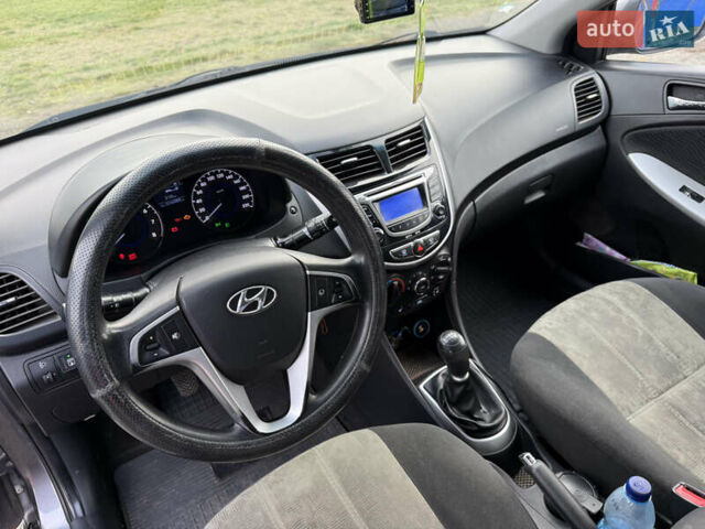 Серый Хендай Акцент, объемом двигателя 1.4 л и пробегом 206 тыс. км за 6400 $, фото 33 на Automoto.ua