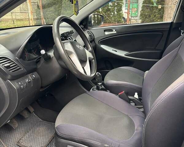 Серый Хендай Акцент, объемом двигателя 1.4 л и пробегом 140 тыс. км за 6800 $, фото 12 на Automoto.ua