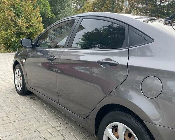 Серый Хендай Акцент, объемом двигателя 1.4 л и пробегом 164 тыс. км за 7199 $, фото 4 на Automoto.ua