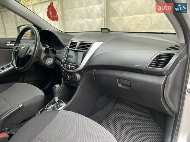 Хендай Акцент 2011 у Одесі на Automoto.ua Сірий Хендай Акцент, об'ємом двигуна 1.4 л та пробігом 184 тис. км за 7200 $, фото 39 на Automoto.ua