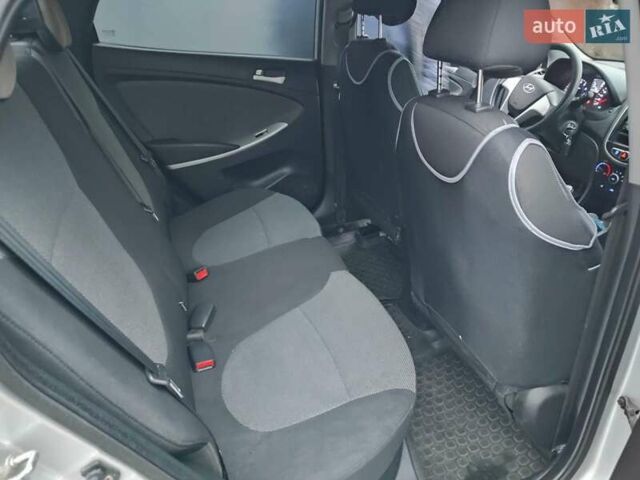 Серый Хендай Акцент, объемом двигателя 1.4 л и пробегом 177 тыс. км за 6100 $, фото 20 на Automoto.ua