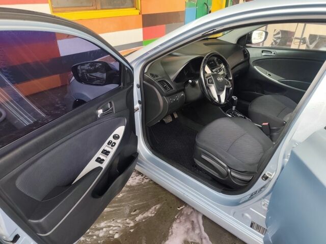 Серый Хендай Акцент, объемом двигателя 1.6 л и пробегом 227 тыс. км за 6350 $, фото 8 на Automoto.ua