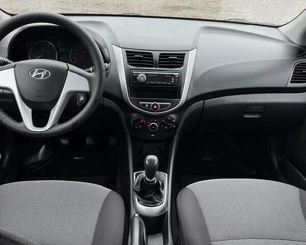 Серый Хендай Акцент, объемом двигателя 1.4 л и пробегом 38 тыс. км за 7700 $, фото 19 на Automoto.ua