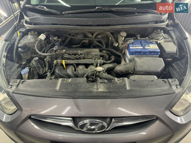 Серый Хендай Акцент, объемом двигателя 1.4 л и пробегом 253 тыс. км за 5200 $, фото 11 на Automoto.ua