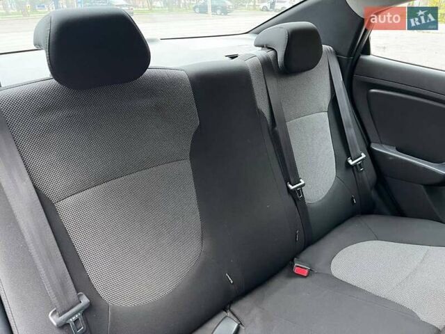 Сірий Хендай Акцент, об'ємом двигуна 1.4 л та пробігом 172 тис. км за 7299 $, фото 18 на Automoto.ua