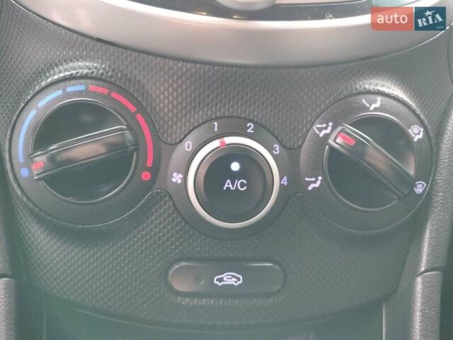 Серый Хендай Акцент, объемом двигателя 1.4 л и пробегом 175 тыс. км за 7500 $, фото 37 на Automoto.ua