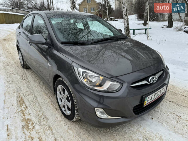 Серый Хендай Акцент, объемом двигателя 1.4 л и пробегом 125 тыс. км за 7200 $, фото 4 на Automoto.ua