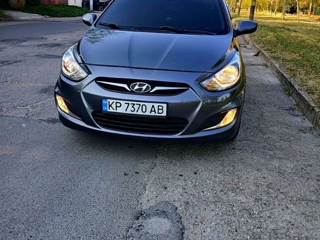 Серый Хендай Акцент, объемом двигателя 1.4 л и пробегом 229 тыс. км за 6500 $, фото 3 на Automoto.ua