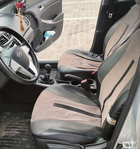 Серый Хендай Акцент, объемом двигателя 1.4 л и пробегом 104 тыс. км за 7600 $, фото 5 на Automoto.ua