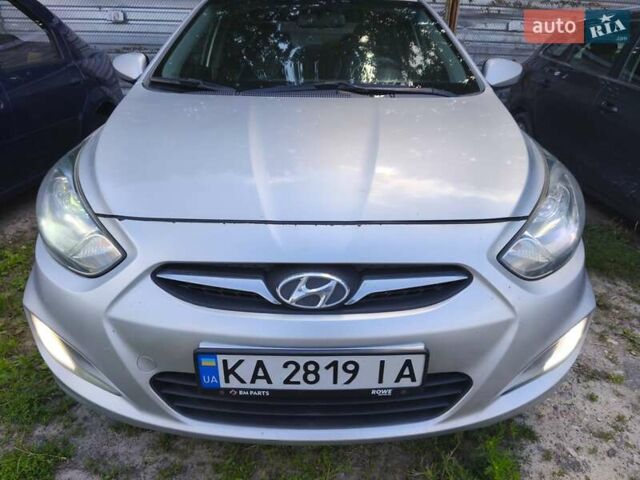 Серый Хендай Акцент, объемом двигателя 1.4 л и пробегом 175 тыс. км за 6800 $, фото 3 на Automoto.ua