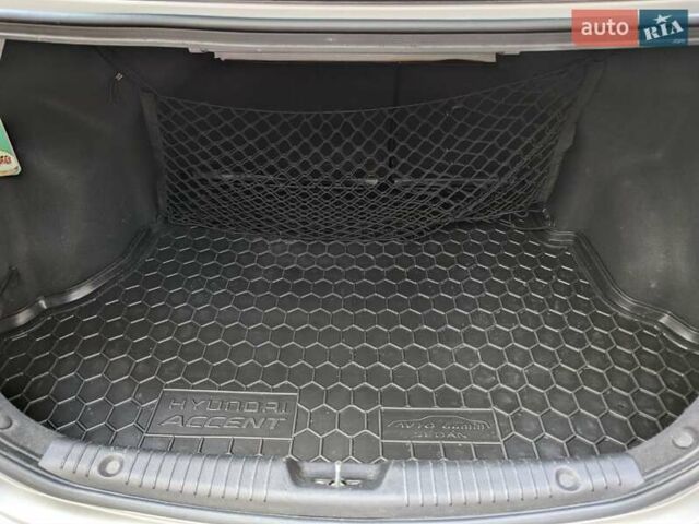 Сірий Хендай Акцент, об'ємом двигуна 1.6 л та пробігом 126 тис. км за 8600 $, фото 12 на Automoto.ua