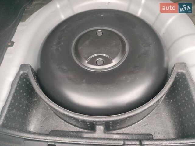 Серый Хендай Акцент, объемом двигателя 1.4 л и пробегом 175 тыс. км за 7500 $, фото 10 на Automoto.ua