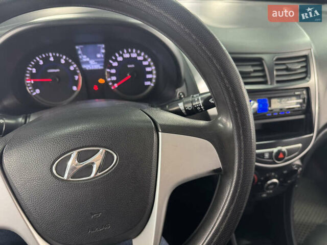 Серый Хендай Акцент, объемом двигателя 1.4 л и пробегом 253 тыс. км за 5200 $, фото 6 на Automoto.ua