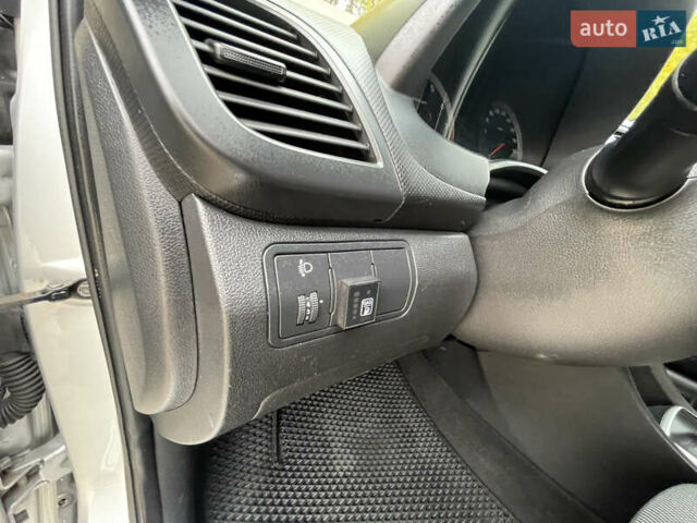Хендай Акцент 2011 у Одесі на Automoto.ua Сірий Хендай Акцент, об'ємом двигуна 1.4 л та пробігом 184 тис. км за 7200 $, фото 59 на Automoto.ua