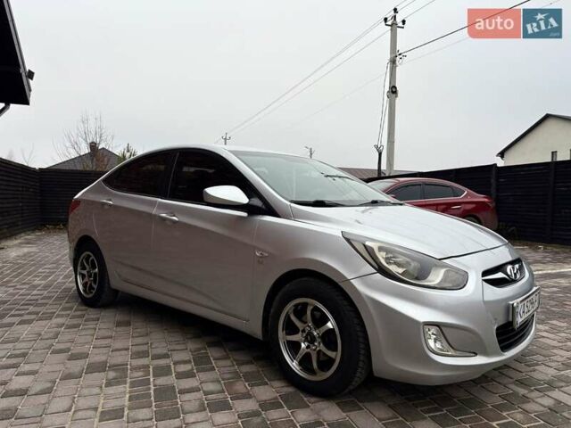 Серый Хендай Акцент, объемом двигателя 1.6 л и пробегом 186 тыс. км за 7900 $, фото 9 на Automoto.ua