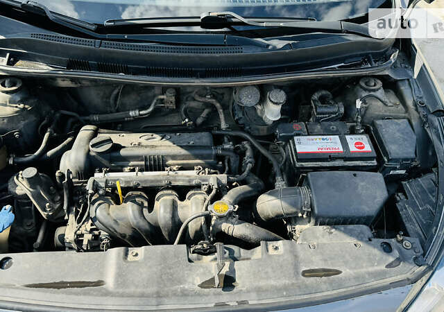 Сірий Хендай Акцент, об'ємом двигуна 1.4 л та пробігом 250 тис. км за 6700 $, фото 46 на Automoto.ua