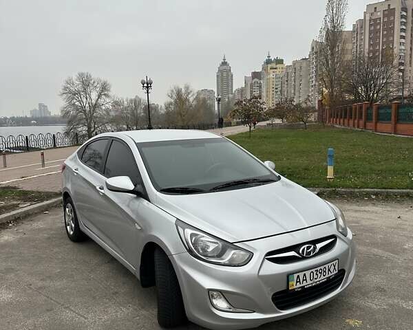 Серый Хендай Акцент, объемом двигателя 1.4 л и пробегом 180 тыс. км за 8100 $, фото 33 на Automoto.ua