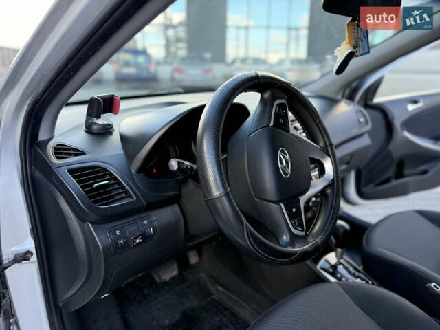 Серый Хендай Акцент, объемом двигателя 1.6 л и пробегом 138 тыс. км за 7900 $, фото 31 на Automoto.ua