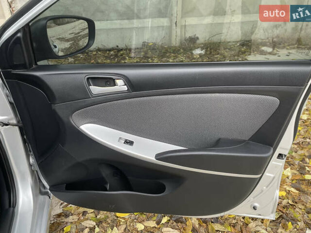 Хендай Акцент 2011 у Одесі на Automoto.ua Сірий Хендай Акцент, об'ємом двигуна 1.4 л та пробігом 184 тис. км за 7200 $, фото 45 на Automoto.ua