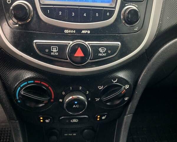 Серый Хендай Акцент, объемом двигателя 1.4 л и пробегом 238 тыс. км за 5950 $, фото 10 на Automoto.ua