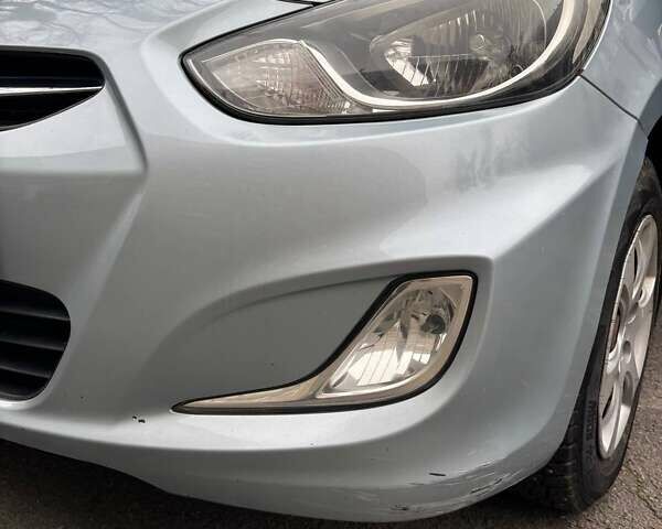 Серый Хендай Акцент, объемом двигателя 1.4 л и пробегом 140 тыс. км за 6800 $, фото 7 на Automoto.ua