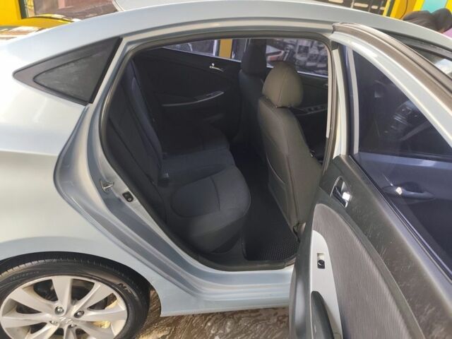 Серый Хендай Акцент, объемом двигателя 1.6 л и пробегом 227 тыс. км за 6350 $, фото 7 на Automoto.ua