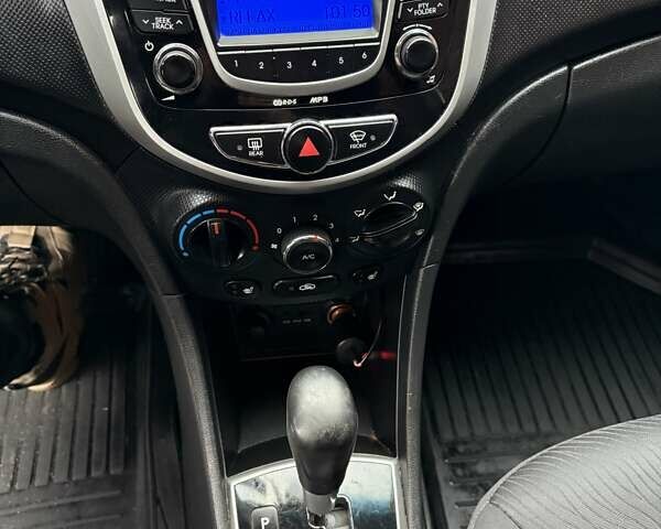 Серый Хендай Акцент, объемом двигателя 1.6 л и пробегом 186 тыс. км за 7900 $, фото 34 на Automoto.ua